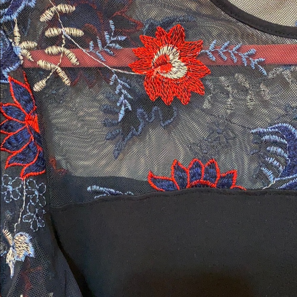 Embroidered blouse - Picture 2 of 4